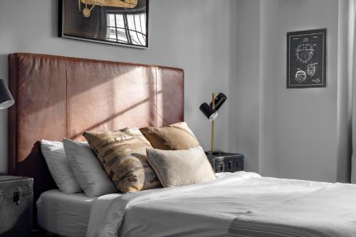 Black Swan - Rosemary Square - Cozy Modern - image 4