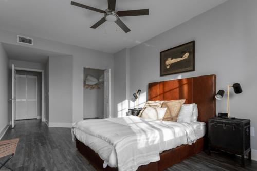 Black Swan - Rosemary Square - Cozy Modern - image 7