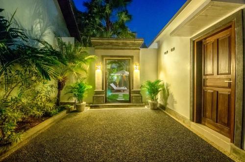 Tropical Villa in Prime Location – 15 Min to Beach