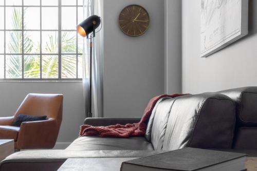 Black Swan - Rosemary Square - Cozy Modern - image 9