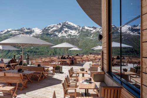 Restaurant, Aparts33 in Dorf