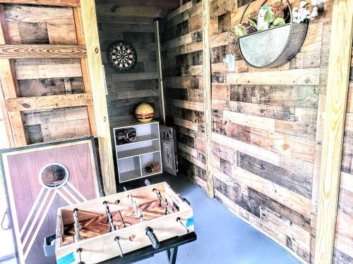 Texas Sunshine Oasis w/ Pool/Hot-tub for your Waco/Silos/Baylor Getaway!