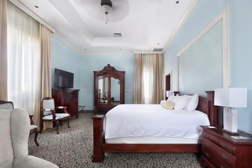 333912019 Hotel la Perla Leon