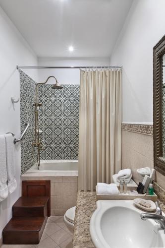 333914220 Hotel la Perla Leon