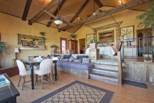 Tree House Bungalow @ Bergheim Ranch in Bergheim, USA