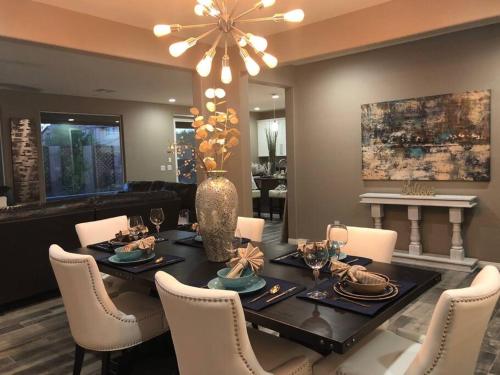 LUXURY, NEW, MODERN - $750k Home