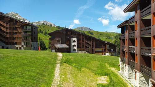 PARADISKI-BELLE PLAGNE, Altitude 2050m, APPART skis aux pieds 4 personnes in La Plagne