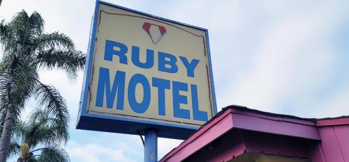 Ruby Motel - image 3
