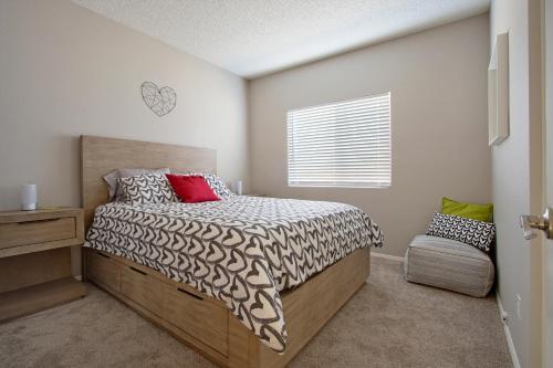 DENNIS - Centrally Located 3BR with game room