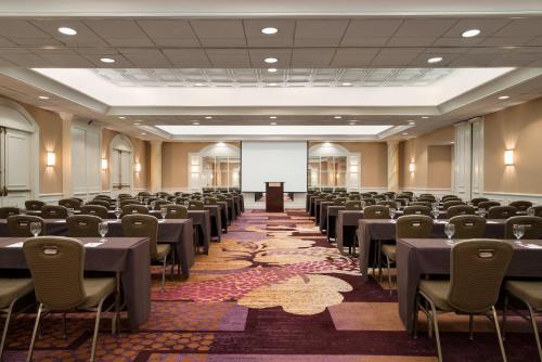 Crowne Plaza Englewood an IHG Hotel - image 11