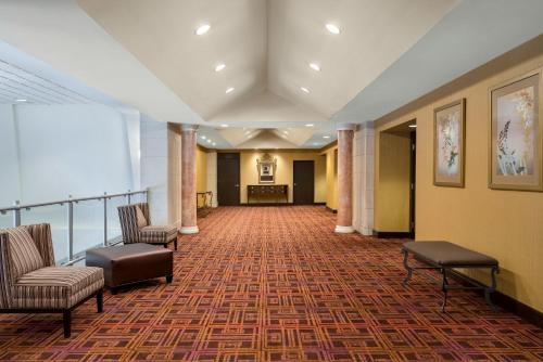 Crowne Plaza Englewood an IHG Hotel - image 13