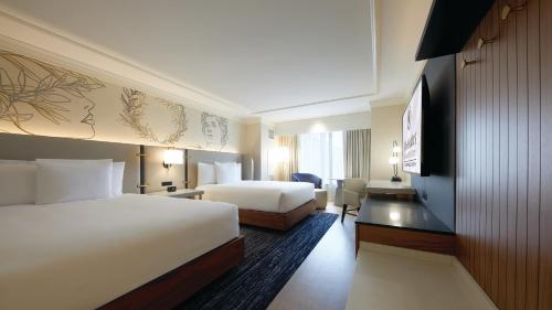 2 queen beds