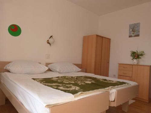 Apartments with a parking space Palit, Rab - 14996