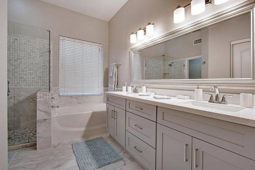 HOLLYHOCK - Pet-Friendly 4BR Heated Pool & Near Golf detail