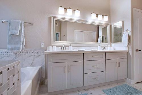 HOLLYHOCK - Pet-Friendly 4BR Heated Pool & Near Golf detail
