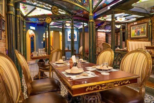 Restaurant, Hotel Moon near Chisingtan Scenic Area