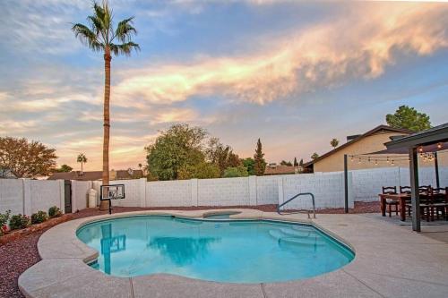 ESTRELLA - Renovated with PATIO, BBQ, POOL & SPA, Chandler (photo 2)