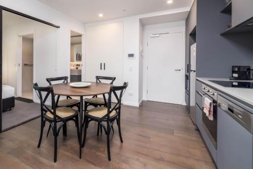Executive and Modern 2-Bed in Canberra Central in Majura