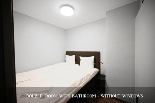 Double Room with Private Bathroom without window