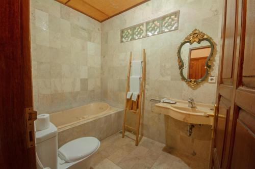 Queen Room with Balcony image 2