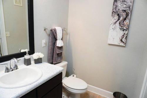Beautiful Urban Apartment- Nearby Downtown Dallas