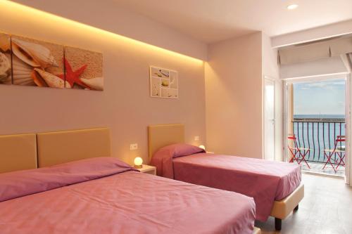 3 twin beds