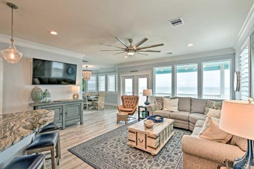 Beachfront Freeport Retreat 16 Mi to Downtown! in Freeport, USA
