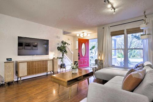 Home with Outdoor Oasis in Downtown Raleigh!, Raleigh (photo 6)
