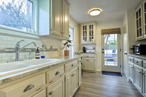 Home with Outdoor Oasis in Downtown Raleigh!, Raleigh (photo 11)