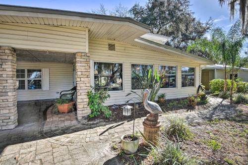 St Johns River Canal Home with Grill! in Astor