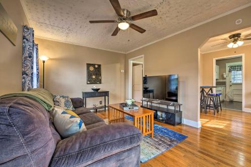 . Charming Duplex Unit about 8 Mi to Dtwn Memphis!