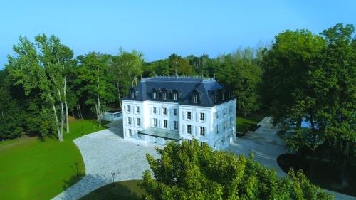 . Château des Hauts de Provins
