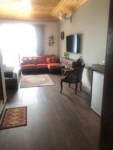 Travellers Inn - image 12