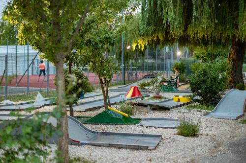 campo de minigolf, Balatontourist Füred Camping & Bungalows (Balatontourist Fured Camping & Bungalows) in Balatonfured
