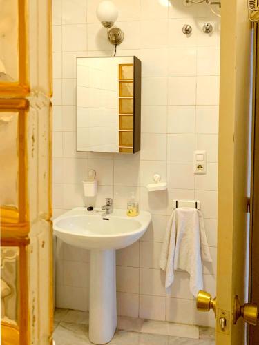 Apartment with 2 bedrooms in Sevilla with wonderful city view balcony and WiFi - main image