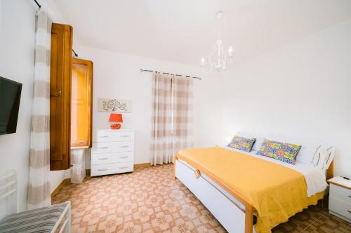 One-Bedroom Apartment image 4