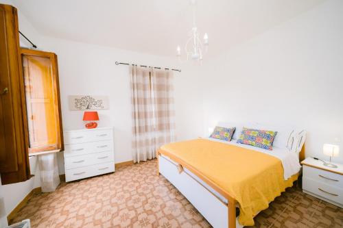 One-Bedroom Apartment image 2
