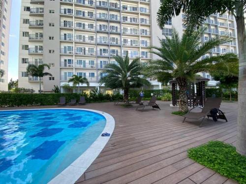 A Cozy 1 Bedroom Unit with a Parking at South Residences SM Southmall, Манила