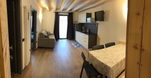 1 queen bed, 1 twin bed, 1 sofa bed