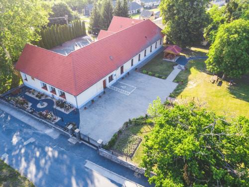 Viesnīcas āriene, Tolnay Kuria es Vendeghaz in Nagygorbo