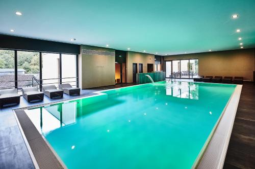 泳池, Hotel Zugbrücke Grenzau GmbH (Hotel Zugbrucke Grenzau GmbH) in 赫爾-格倫茨豪森