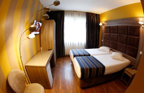 room detail thumbnail 1