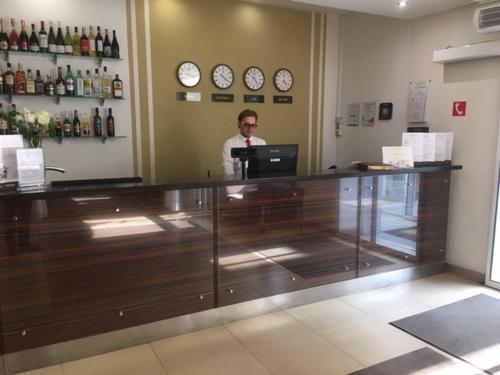 赫爾松奧普蒂瑪酒店
