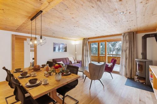 Chalet Larchwood by Mrs Miggins