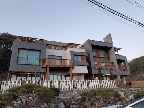 Grace River House (Block B) - Accommodation - Hoengsong