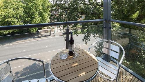 Continental Apartments Farnborough Centre with Free Wi-Fi, Parking & NETFLIX