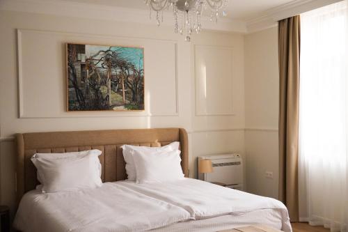 Apartment with Balcony image 4