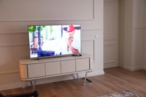Deluxe Apartment image 2