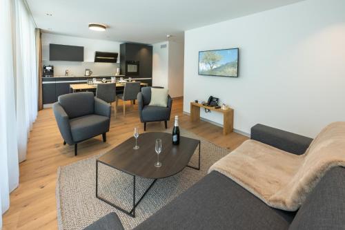 Apartment with Mountain View