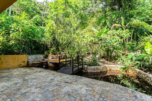 Casa em meio a natureza na beira da Lagoa CCL004